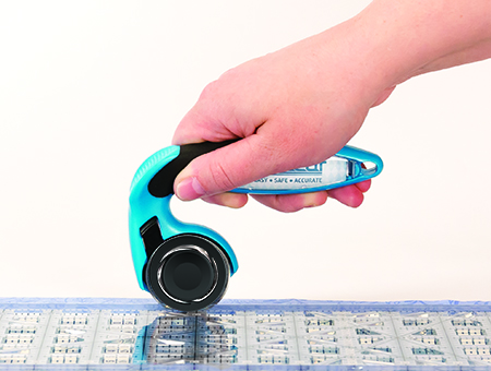 holding rotary cutter with palm